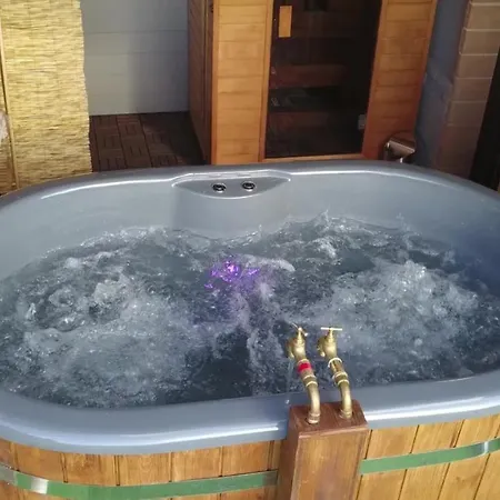 Villa Sole Con Ofuro Jacuzzi Sauna Spa B&B *